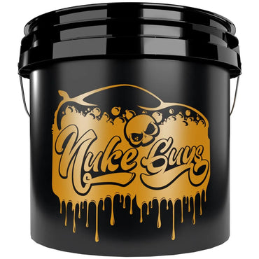 Nuke Guys Golden Bucket Set - GritGuard Wascheimer 3,5 Gallonen und GritGuard Eimereinsatz in Gold
